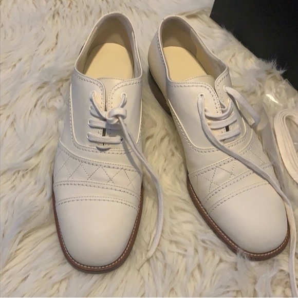 New never worn 100% authentic - Picture 3 of 5